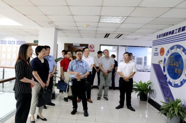 2020年7月14日，時任浙江省總工會黨組成員、副主席張衛(wèi)華一行蒞臨景興紙業(yè)調(diào)研推進(jìn)新時代產(chǎn)業(yè)工人隊伍建設(shè)改革工作