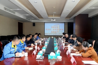 商務(wù)部駐杭特辦特派員劉福學(xué)攜浙江省商務(wù)廳黨組成員、總經(jīng)濟(jì)師朱軍一行蒞臨景興紙業(yè)考察調(diào)研